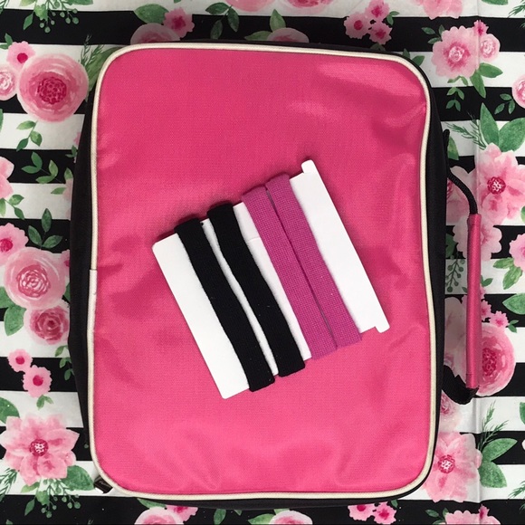 NIKE SPORTS BRA WITH TOTE AND WRISTBANDS GIFT SET - Picture 8 of 14